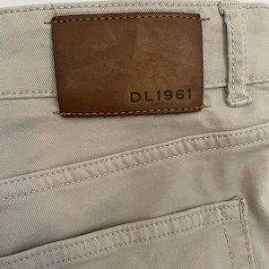 Mens DL1961 light kahki color size 38/30